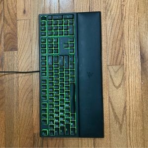 Razer ortana v2 keyboard by Razer all black with Rgb and arm rest